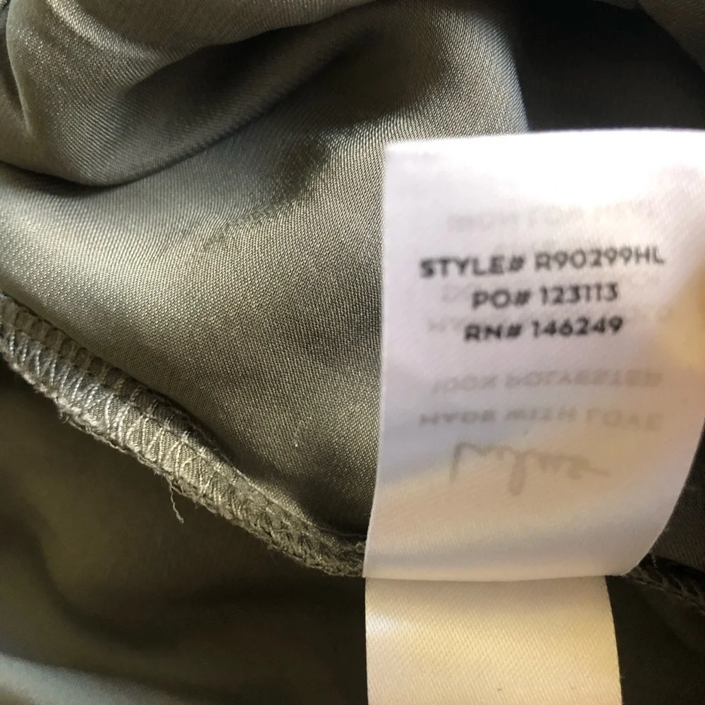 Lulu’s Woman’s Ain't It Grand Olive Green Satin Surplice Romper Size M/L - Picture 11 of 16